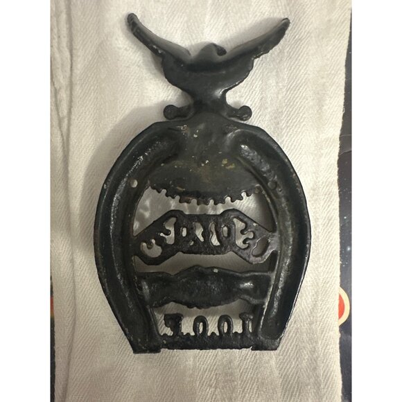 IOOF Cast Iron Wall Plaque With Eagle & Handshake Design Odd Fellows - Picture 6 of 6